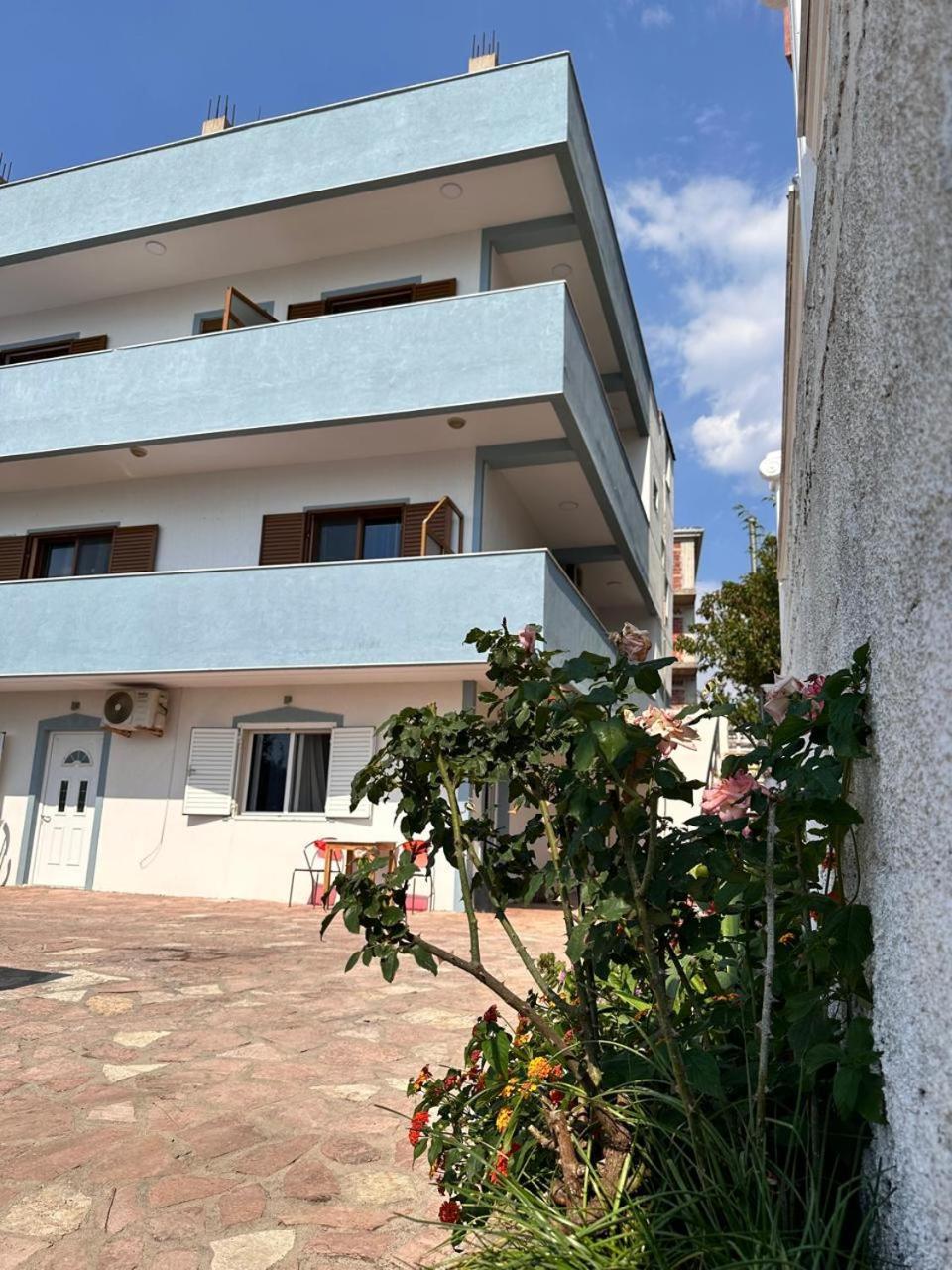 Kenza Apartments Sarandë Exterior foto